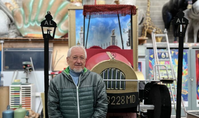 Claude Sembach avec un char de carnaval