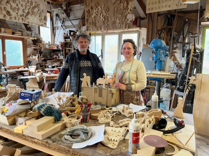 Patrick et Jeanne dans leur atelier.