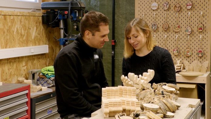 Émilie et Simon dans leur atelier.