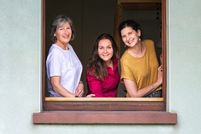 Nathalie Tebano (à gauche), Marina Patrouchéva (au centre) et Pauline Carret Pascal (à droite)