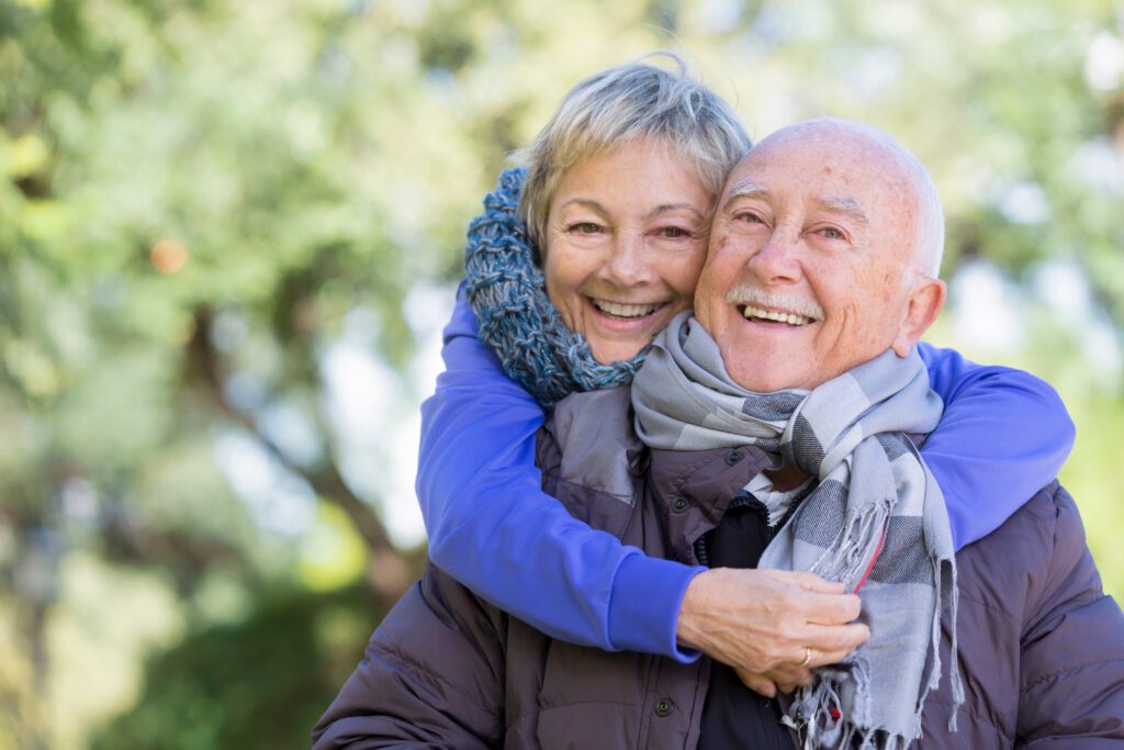 Un homme et une femme âgés