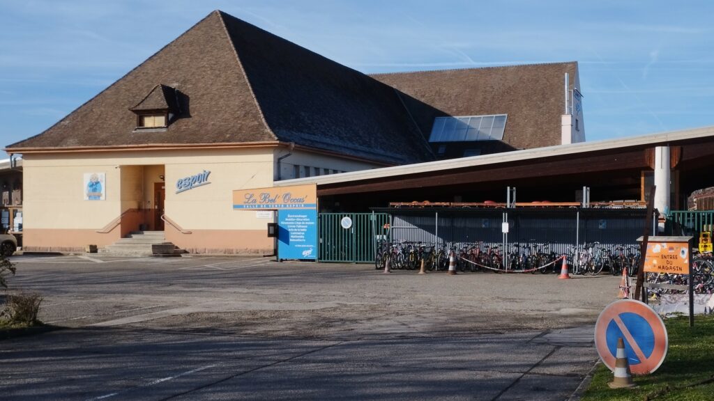 Le CAVA, espace abritant les salles de vente