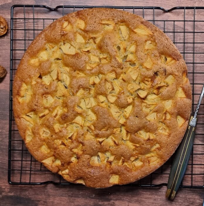 Gâteau aux pommes et aux noix