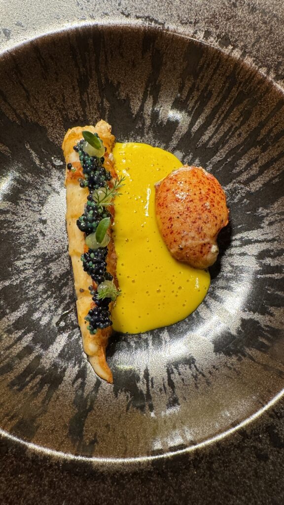 Le homard, potimarron, safran, sapin de Yannick Guth