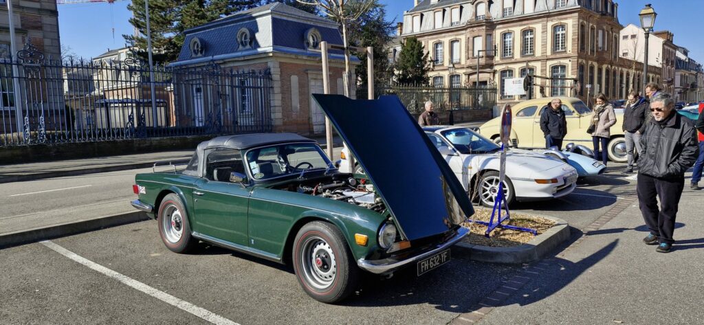 Une voiture de Colmar Auto Retro