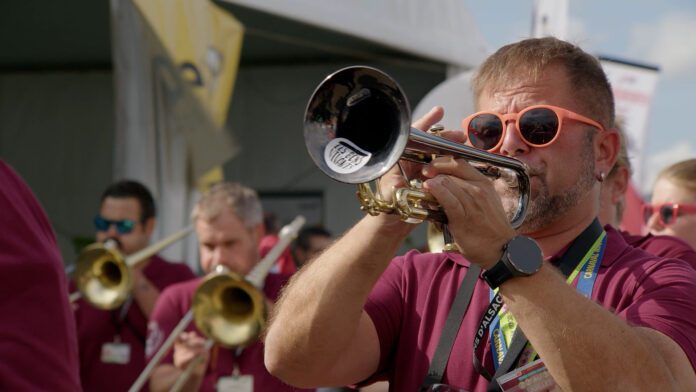 Un trompettiste membre de Cook Music