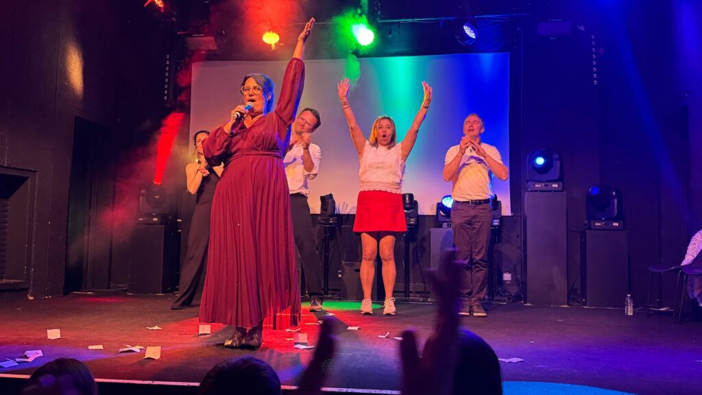 Des membres de Zidéfuz sur scène