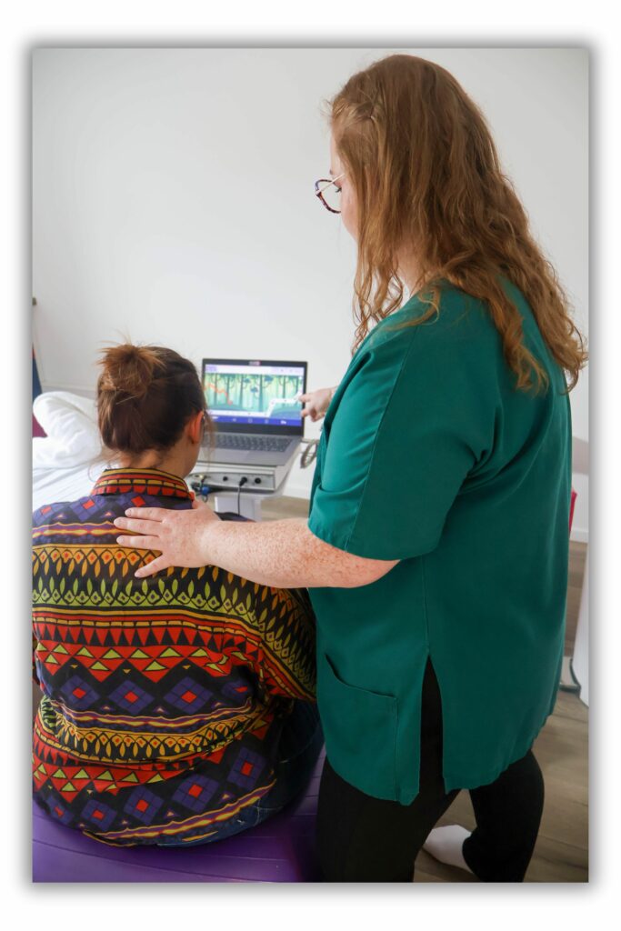 Joséphine Jungblut est une kiné spécialisée en santé de la femme et en endométriose.