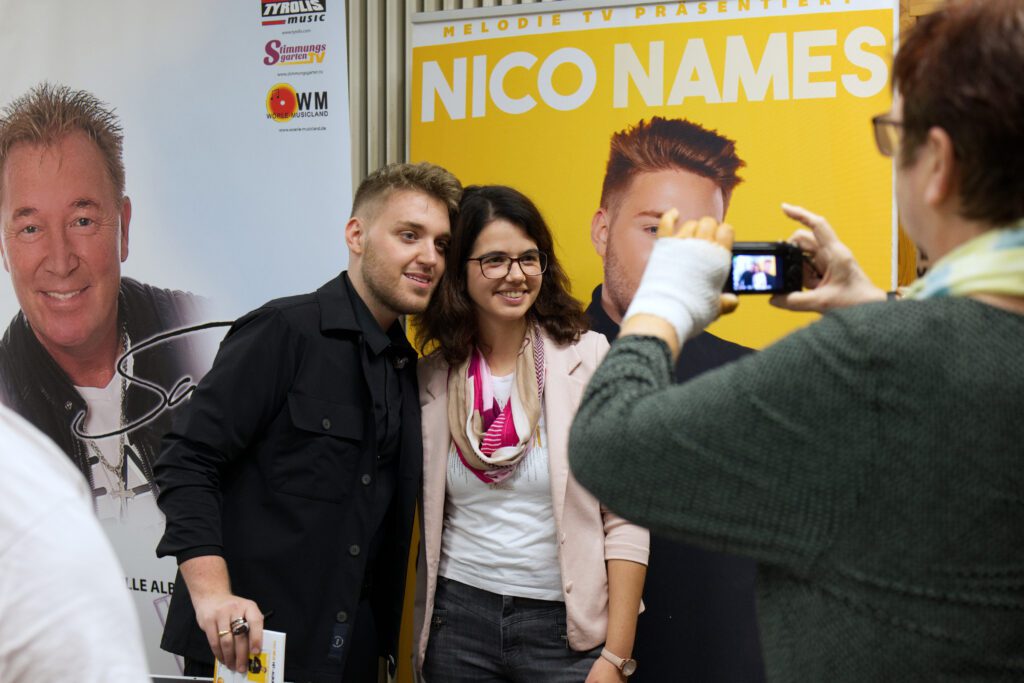 Nico Names avec des fans