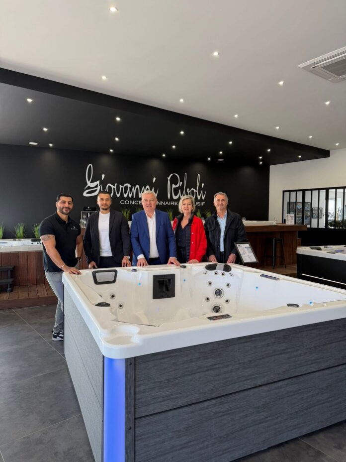 Mickaël Zoghlami avec le maire de Colmar, Éric Straumann