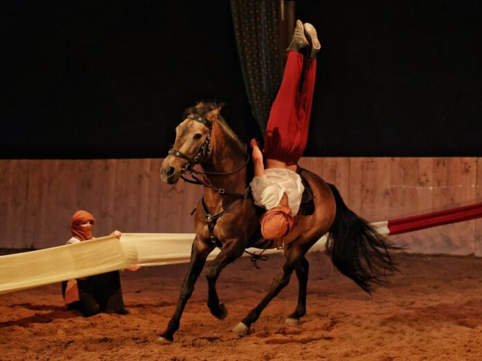 Une acrobatie à cheval