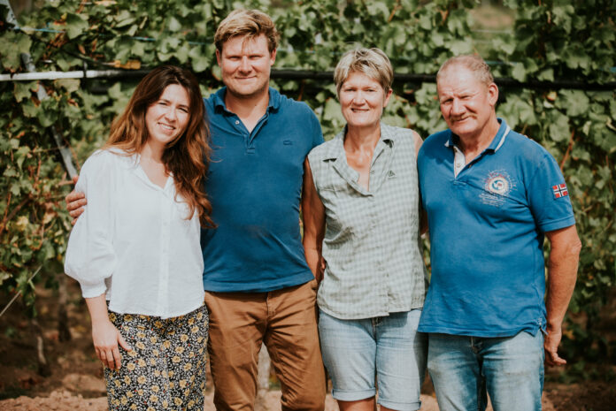 La famille Meyer produit des vins d'Alsace bio au Domaine Sainte Joie, au pied du Haut-Koenigsbourg.