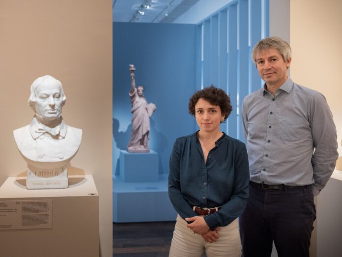 Juliette et François, Co commissaires de l'exposition du Musée d'Orsay, Colmar, Journal Maxi Flash